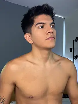 santiago 01 online show from February 3, 10:15 pm