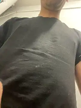 Snapshot of vanho29 chatting on October 2, 2:48 am vanho29 online show from October 2, 2:48 am