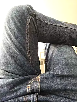 Snapshot of lund_lol chatting on October 24, 10:39 am lund lol online show from October 24, 10:39 am