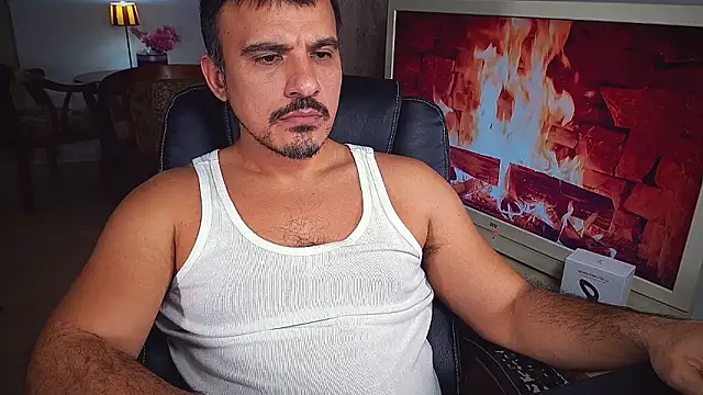 officeman7 online show from December 5, 5:07 pm