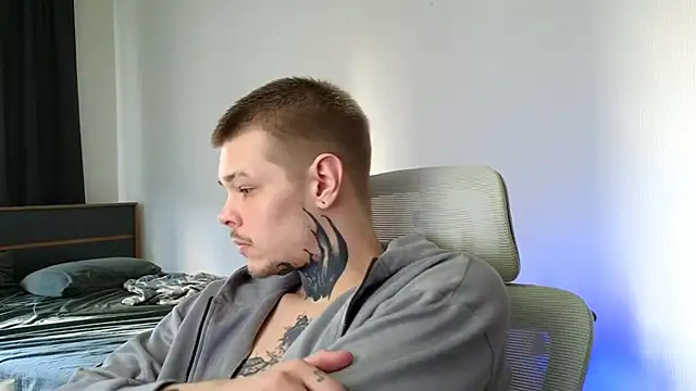 DENIS HERE online show from June 5, 4:02 pm