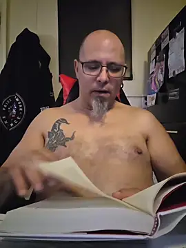 KrazyLegz online show from February 15, 6:05 pm