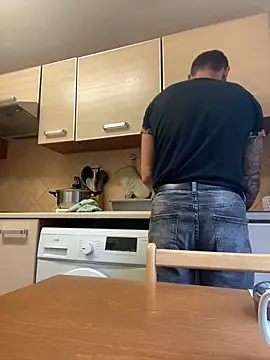 Snapshot of Yourhotboy_42 chatting on February 7, 2:15 pm Yourhotboy 42 online show from February 7, 2:15 pm