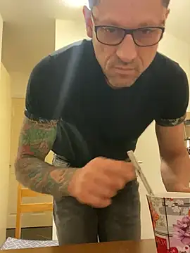 Snapshot of Yourhotboy_42 chatting on February 6, 5:19 pm Yourhotboy 42 online show from February 6, 5:19 pm