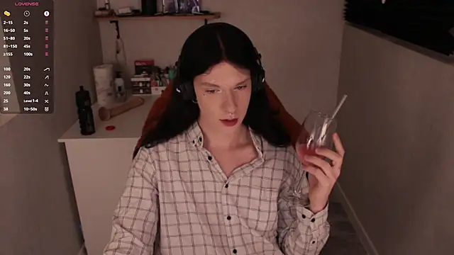 carthylovvve online show from December 21, 4:46 pm