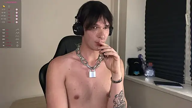 carthylovvve online show from October 9, 9:31 pm