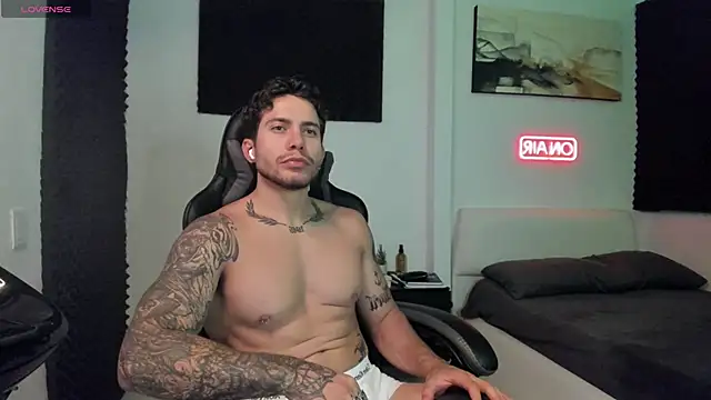 LucianSinclair online show from November 29, 2:35 am