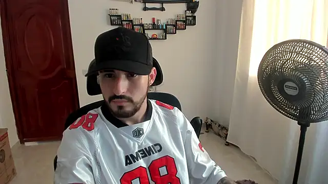 DmitriSanders online show from April 18, 10:31 pm