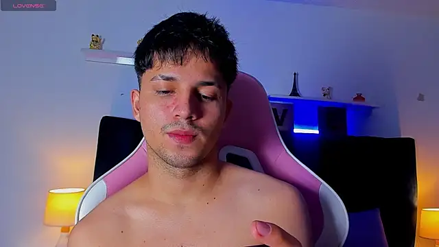 Issac james  online show from October 14, 4:08 am