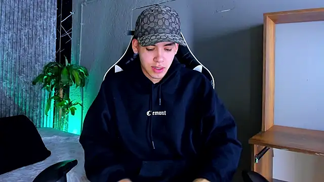 Mike 0233  online show from March 18, 3:23 am