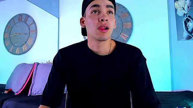 Mike 0233  online show from December 14, 3:51 am