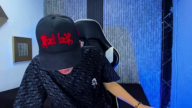 Mike 0233  online show from December 16, 4:19 am