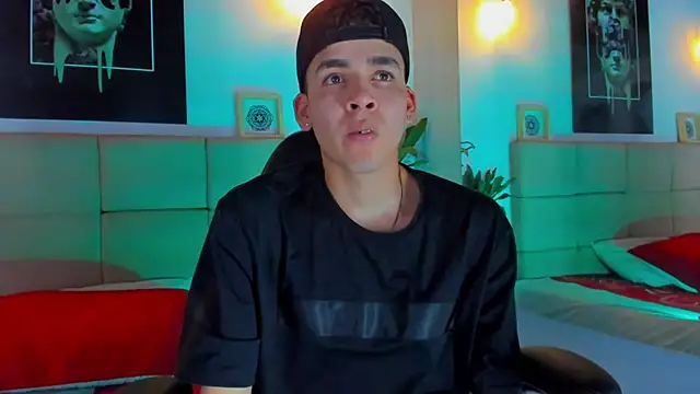 Mike 0233  online show from December 3, 3:51 am