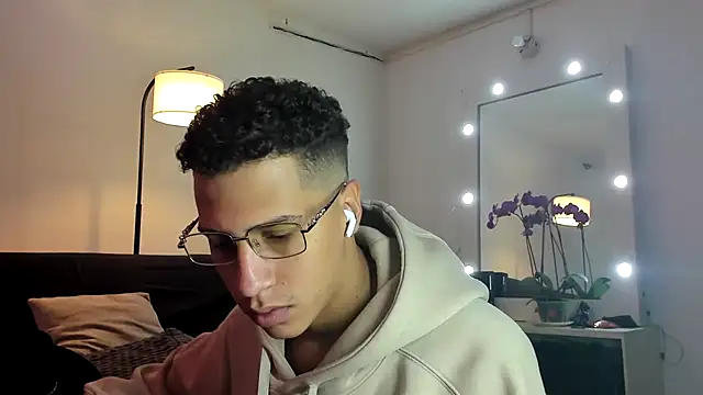 Snapshot of matt_benji chatting on October 31, 2:42 pm matt benji online show from October 31, 2:42 pm