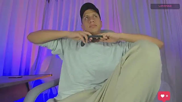 Snapshot of matt_benji chatting on March 18, 7:01 pm matt benji online show from March 18, 7:01 pm