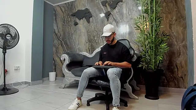 Liam Kleiin online show from December 16, 11:44 am