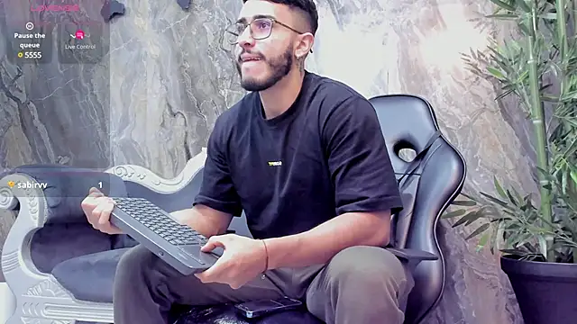 Liam Kleiin online show from December 4, 11:30 am