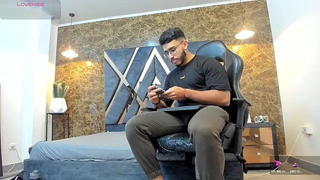 Liam Kleiin online show from December 12, 11:18 am