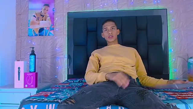 Snapshot of dilan_alfonzo chatting on October 22, 8:00 pm dilan alfonzo online show from October 22, 8:00 pm