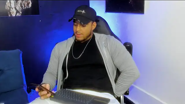 Big furry bear13 online show from November 13, 1:05 pm