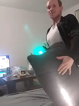 Kamien32 online show from December 22, 9:45 pm