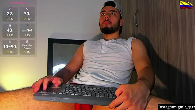 caprywilliams online show from December 11, 1:07 am