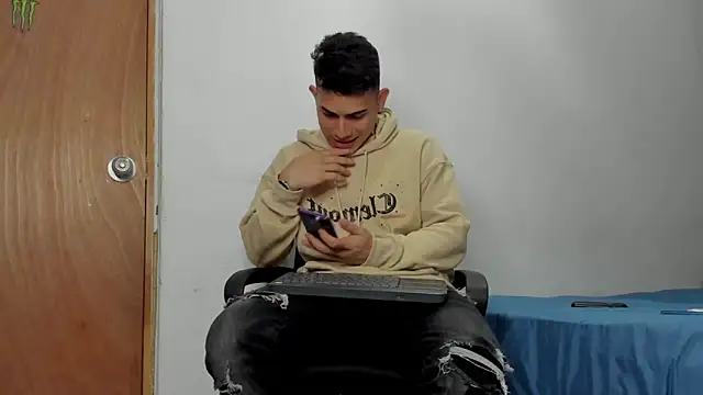 andrew rose  online show from March 11, 2:18 am