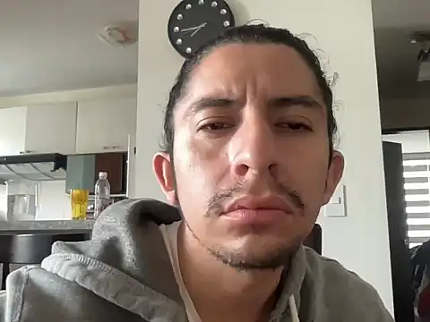 littlelatinhunter online show from December 5, 11:50 am