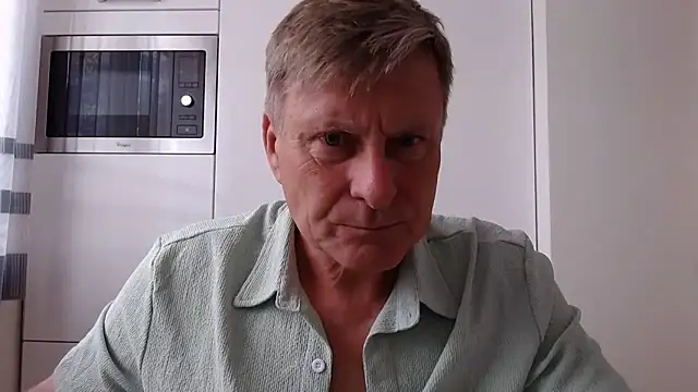 johnnym1 online show from April 8, 11:09 am