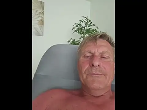 johnnym1 online show from June 22, 1:48 pm