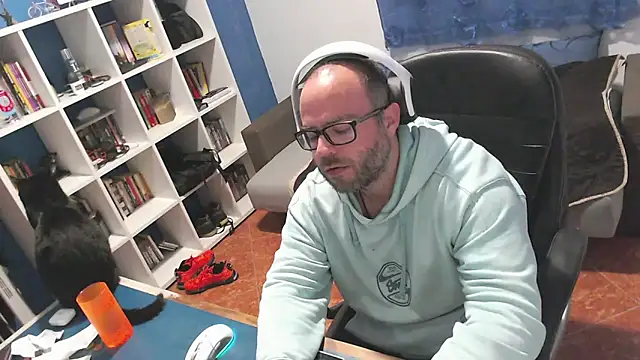 ravingr4d4 online show from November 16, 9:50 pm