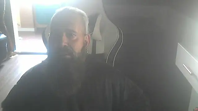 maseurbeardedpig online show from October 31, 10:51 am