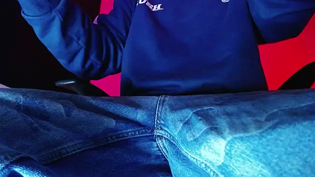 zacwatson  online show from November 8, 5:43 am