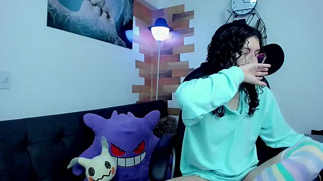 Angel Dust18 online show from December 5, 7:40 pm