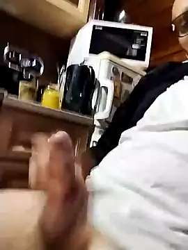 tomee83 online show from December 4, 6:09 am