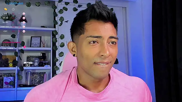 Snapshot of Couple_muscle1 chatting on January 19, 3:10 pm Couple muscle1 online show from January 19, 3:10 pm