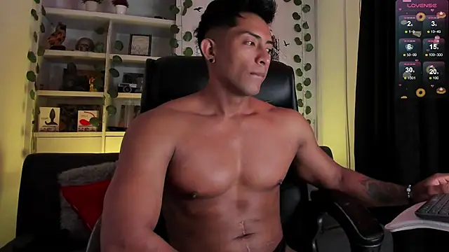 Snapshot of Couple_muscle1 chatting on December 23, 12:30 pm Couple muscle1 online show from December 23, 12:30 pm