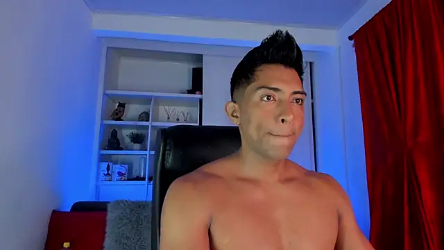 Snapshot of Couple_muscle1 chatting on December 3, 1:43 pm Couple muscle1 online show from December 3, 1:43 pm