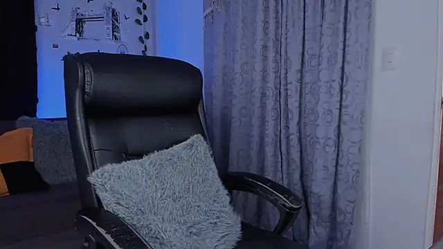 Snapshot of Couple_muscle1 chatting on March 22, 4:15 pm Couple muscle1 online show from March 22, 4:15 pm