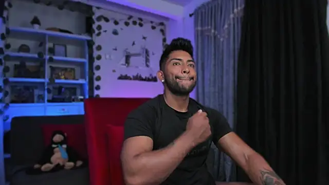 Snapshot of Couple_muscle1 chatting on October 22, 5:16 pm Couple muscle1 online show from October 22, 5:16 pm