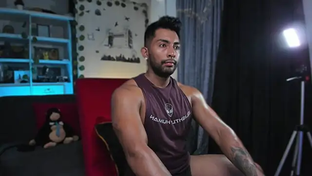 Snapshot of Couple_muscle1 chatting on October 20, 8:57 pm Couple muscle1 online show from October 20, 8:57 pm