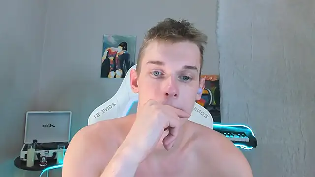 Snapshot of 4ever_dude chatting on February 3, 1:08 pm 4ever dude online show from February 3, 1:08 pm