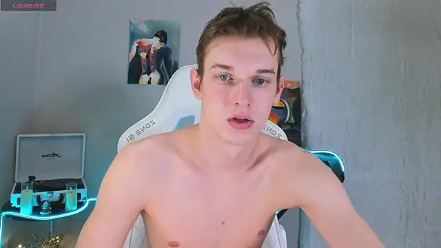 Snapshot of 4ever_dude chatting on March 10, 3:45 am 4ever dude online show from March 10, 3:45 am