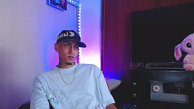 Liam lee online show from November 28, 6:43 pm