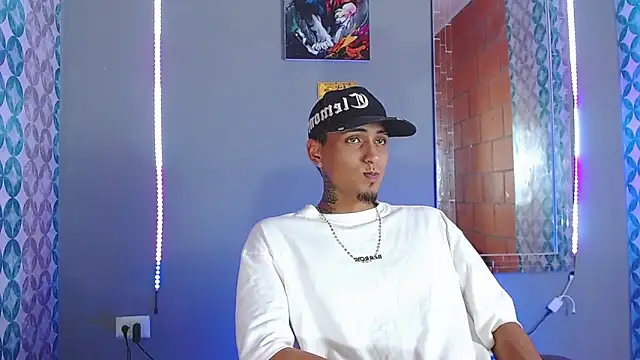 Liam lee online show from April 17, 9:50 pm