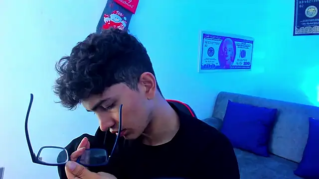 TylerWhite  online show from December 22, 2:49 am