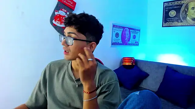 TylerWhite  online show from December 14, 2:56 am