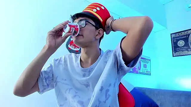 TylerWhite  online show from December 4, 3:04 am