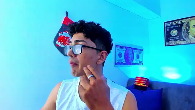 TylerWhite  online show from December 15, 2:52 am