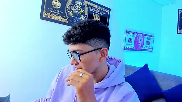 TylerWhite  online show from January 17, 3:01 am